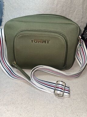 Tommy Hilfiger Grayson crossbody - olive green - great condition